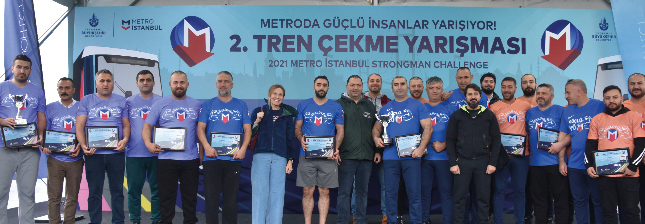 Metroda Güçlü İnsanlar Yarıştı
